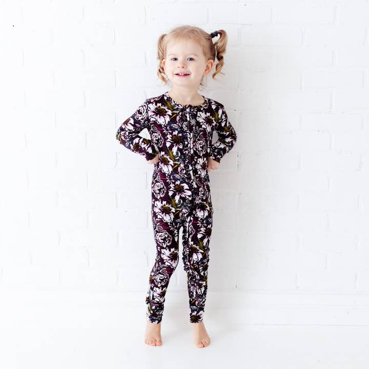 Quels rêves peuvent déranger Plum Ruffle Convertible Footie pour la vente par Dreamiere