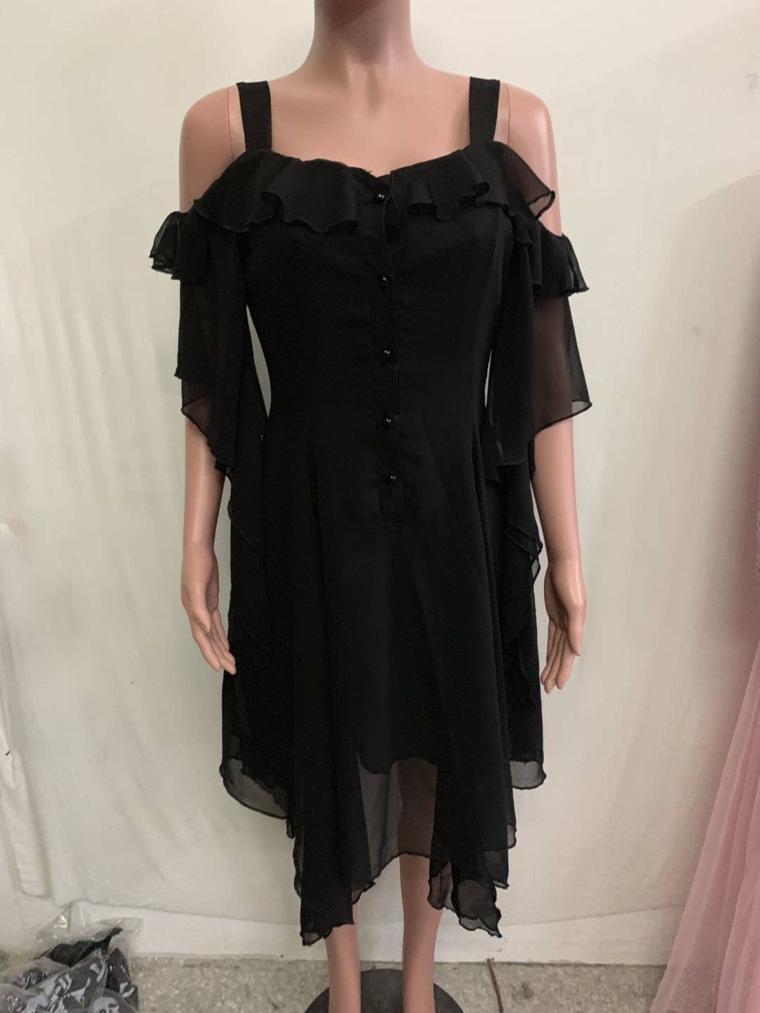 Tourtiwi - Wholesale Jurk - Dames - Gotische jurk met uitlopende mouwen en koude schouders5