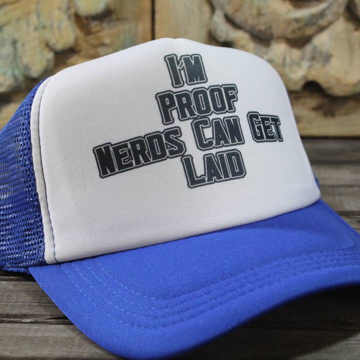 Jag är ett bevis på att nördar kan bli avslappnade//Truckerhatt för wholesale av Raven Design