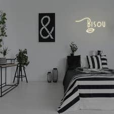 Enseigne au néon LED Bisou Lip pour la vente par BeNeonUnicorn