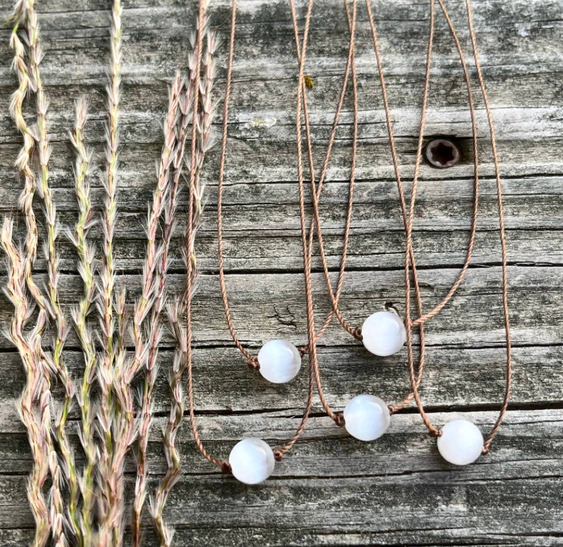 Merelani Designs - Wholesale Kralen/parelketting - Ronde halsketting met edelsteen van seleniet9