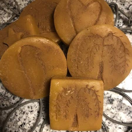 Frog on a Limb Primitives - Wholesale Wax Melt - Bulk Grubby Prim Wax Melts Stamped Design