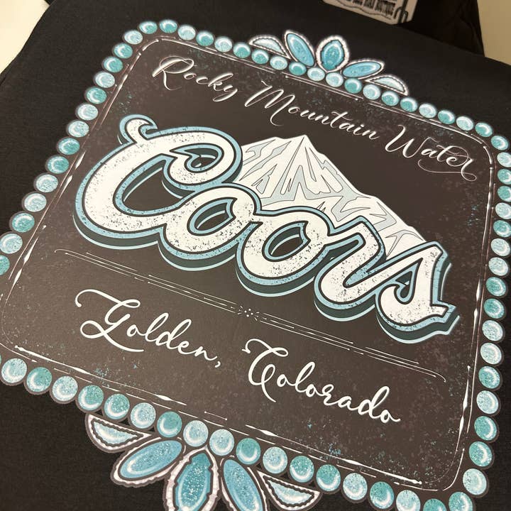 Graphique western sur l'eau des montagnes Rocheuses noires pour la vente par The Branded Blue Roan