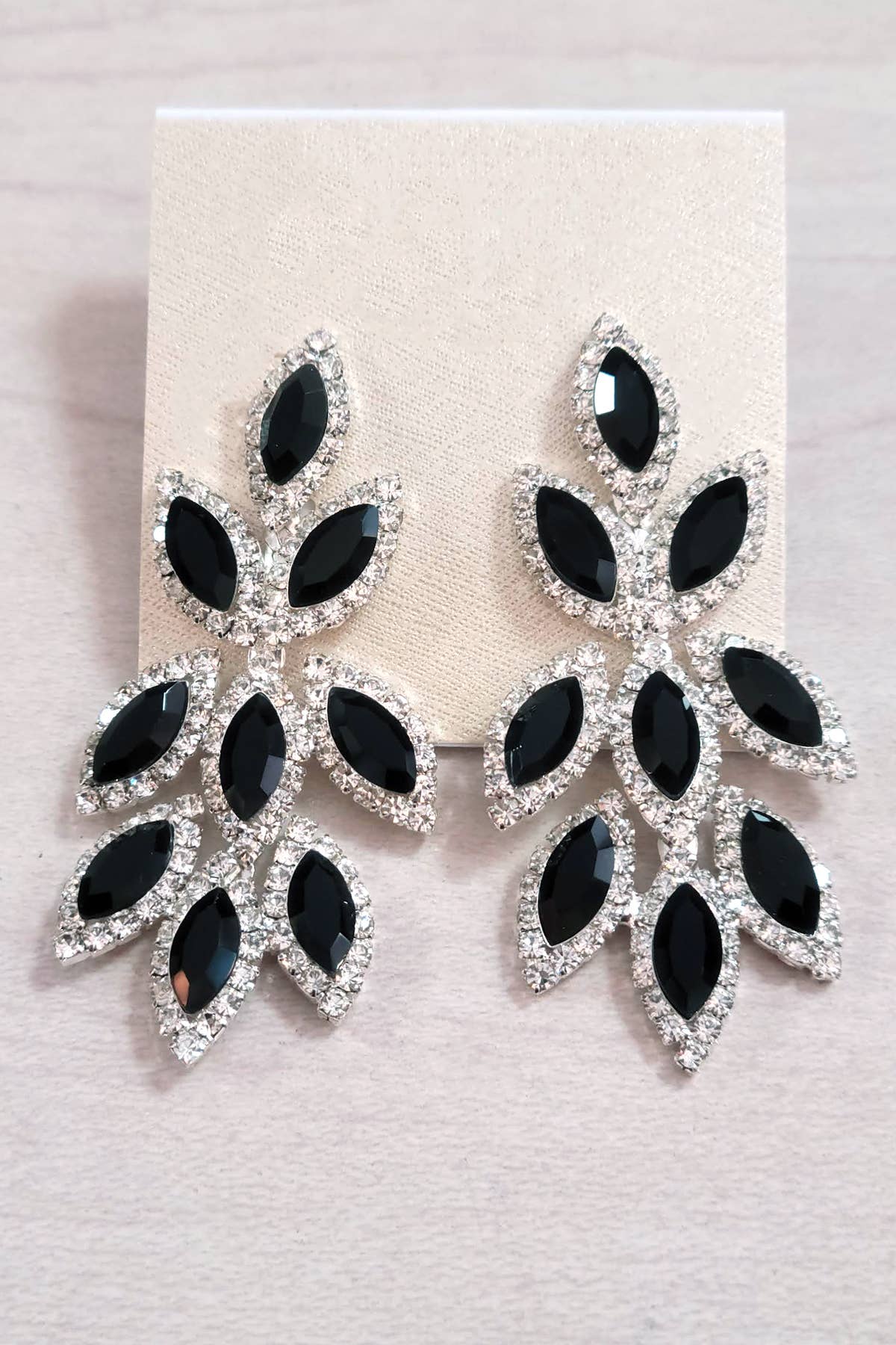 Chicas - Wholesale Dangle Earrings - Pair of drop earrings with crystal jewel rhinestones 4401118