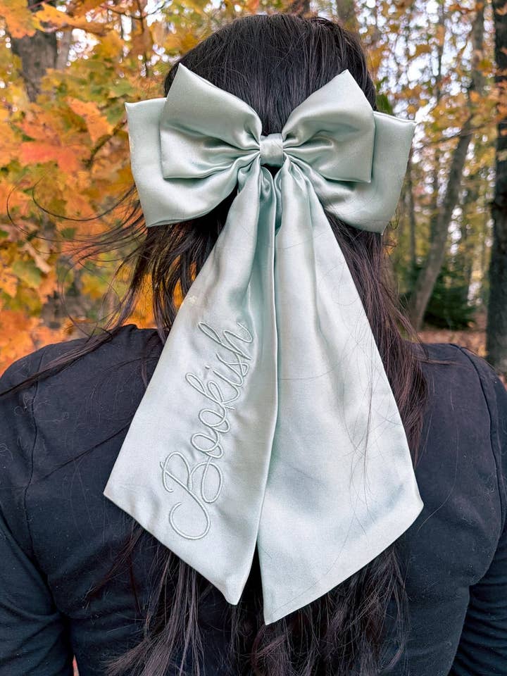 Barrette Noeud Cheveux Livresque | Noeud en Satin Brodé pour la vente par Blissfully Bookish Company