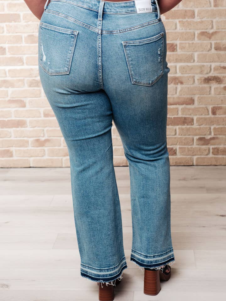 Avenue Wholesale - Venta al por mayor Vaqueros - Mujer - Vaqueros Judy Blue de talle medio, desgastados y dobladillo holgado7