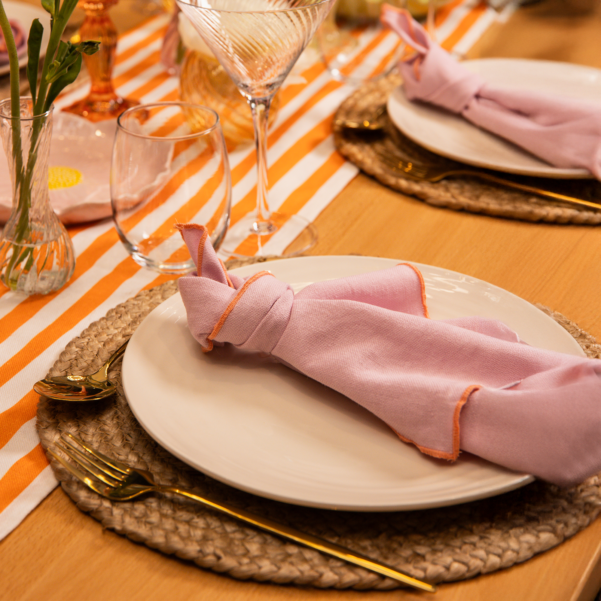 Top Tables Retail – wholesale Placemat – Round Jute Placemats - Natural • Set of 22