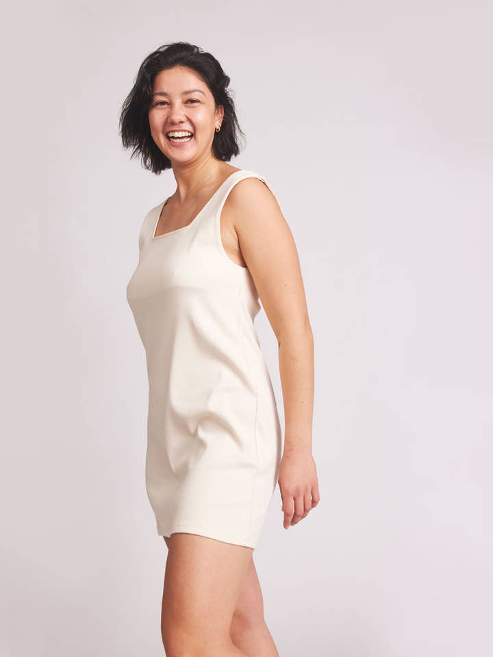 Benita - kort klänning med fyrkantig halsringning i naturligt för wholesale av Baìge the Label