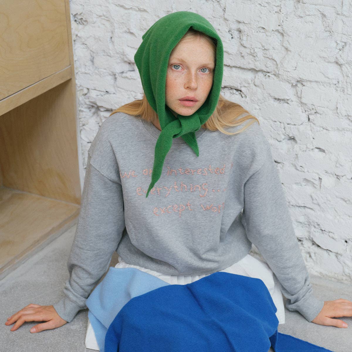 SALINA TRADING INC – wholesale Halsduk - Dam – 12 Färgval 100% Ullstickad Triangelsjal för Kvinnor13