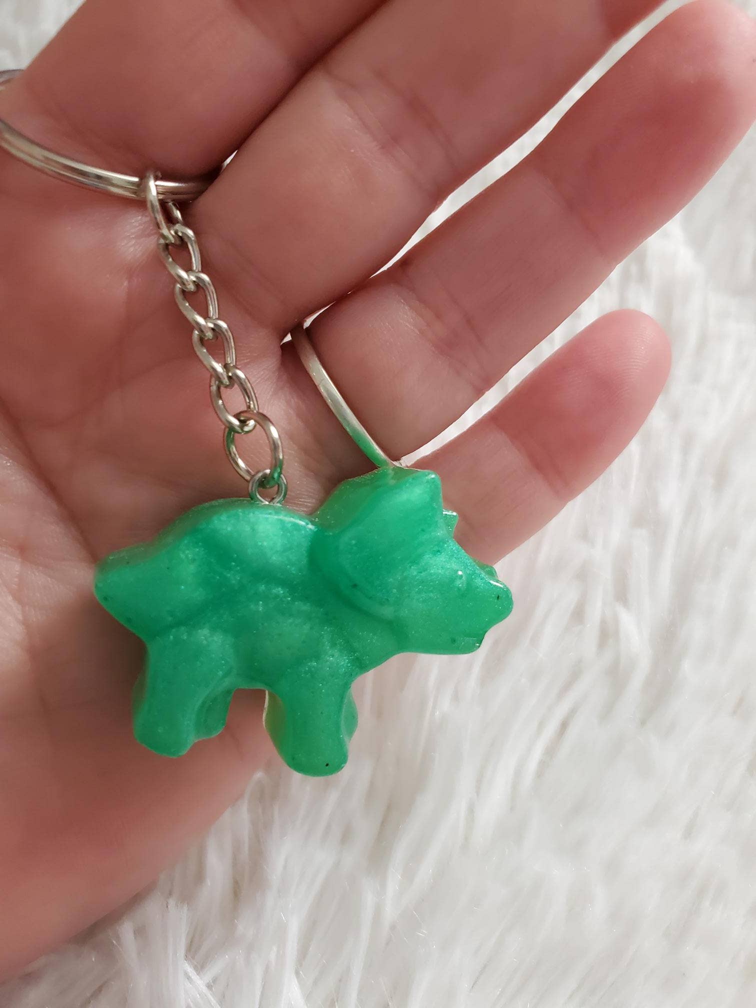 Tots And Tumblers Art - Venta al por mayor Llavero - Niños - Llavero de resina de dinosaurio, llavero tipo mochila8