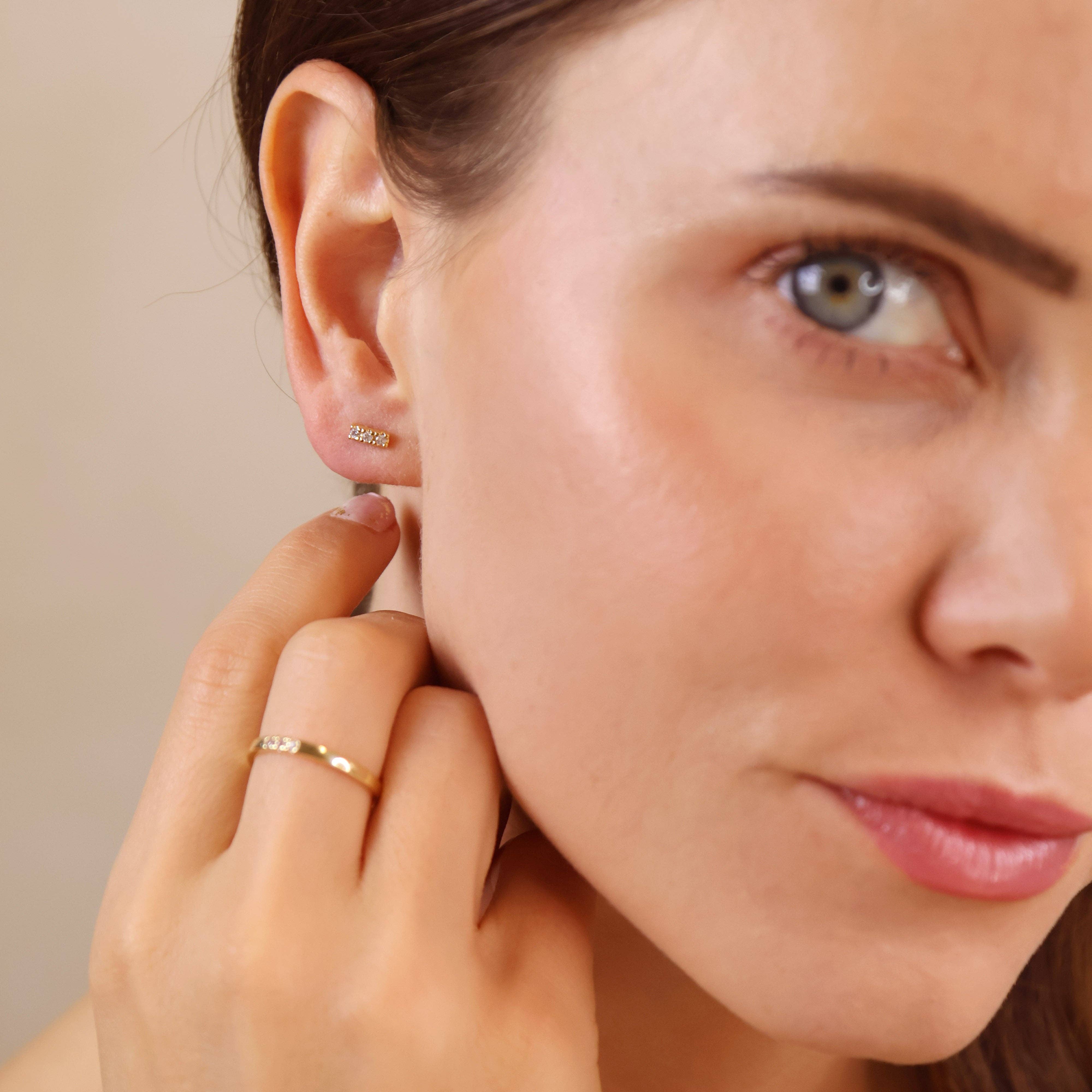 GoldFi - Vente Clous d'oreille - Boucles d'oreilles à tige en forme de mini-zircone cubique remplies d'or 18 carats3