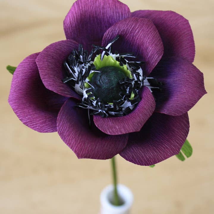 Papercraft Miracles LLC – Engroshandel Kunstige blomster – Lilla Anemone Crepe Papir Flower