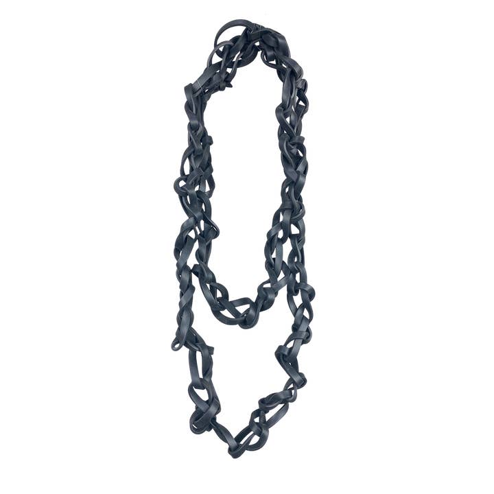Collier tissé en caoutchouc noir Edgy STRIP CHAOTIC pour la vente par Frank Ideas