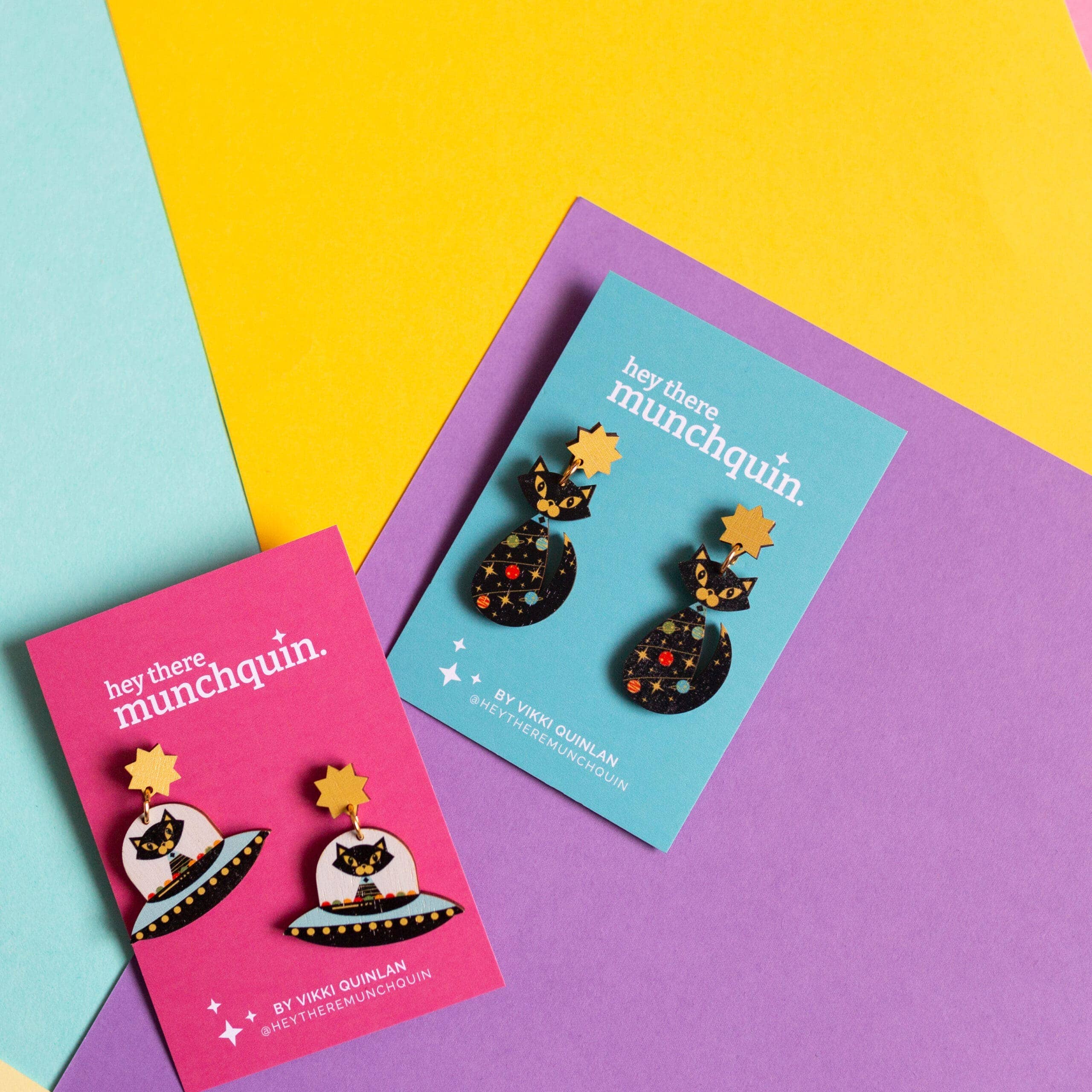 Hey There Munchquin - Vente Boucles d'oreilles pendantes - Boucles d'oreilles en bois écologiques Atomic UFO Kitten1