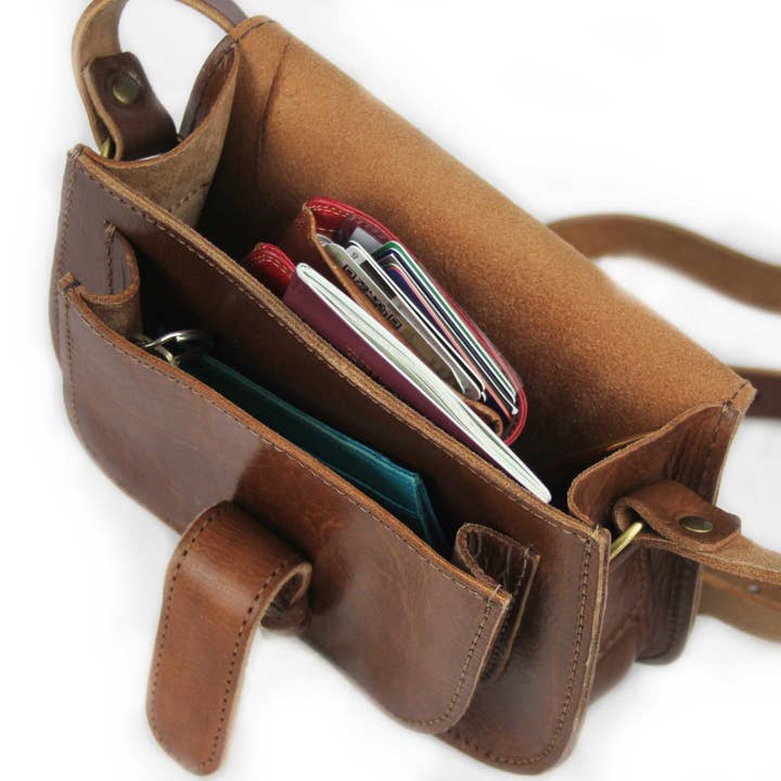 Artisan Stories – bolsa tiracolo - Mulher por atacado – Maya Tan Leather Saddle Bag – Mala a Tiracolo Artesanal em Couro de Grão Inteiro5