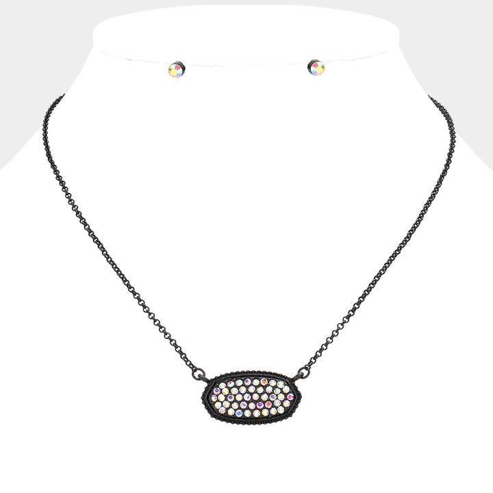 Collier à pendentif hexagonal orné de strass pour la vente par Sensibling Corp.