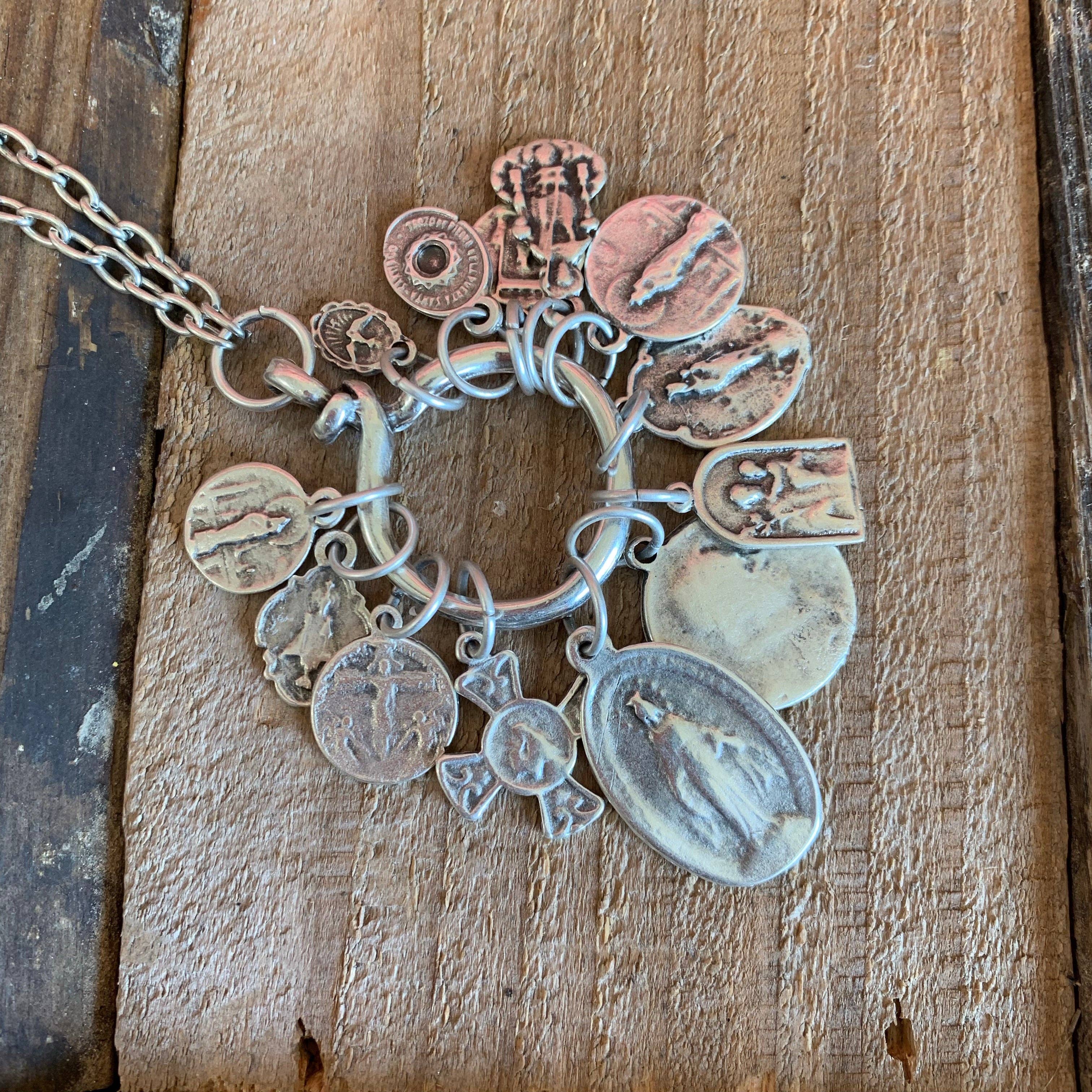 Love and Honor Jesus LLC - Wholesale Halskettinghanger - Ketting met heiligenbedels1