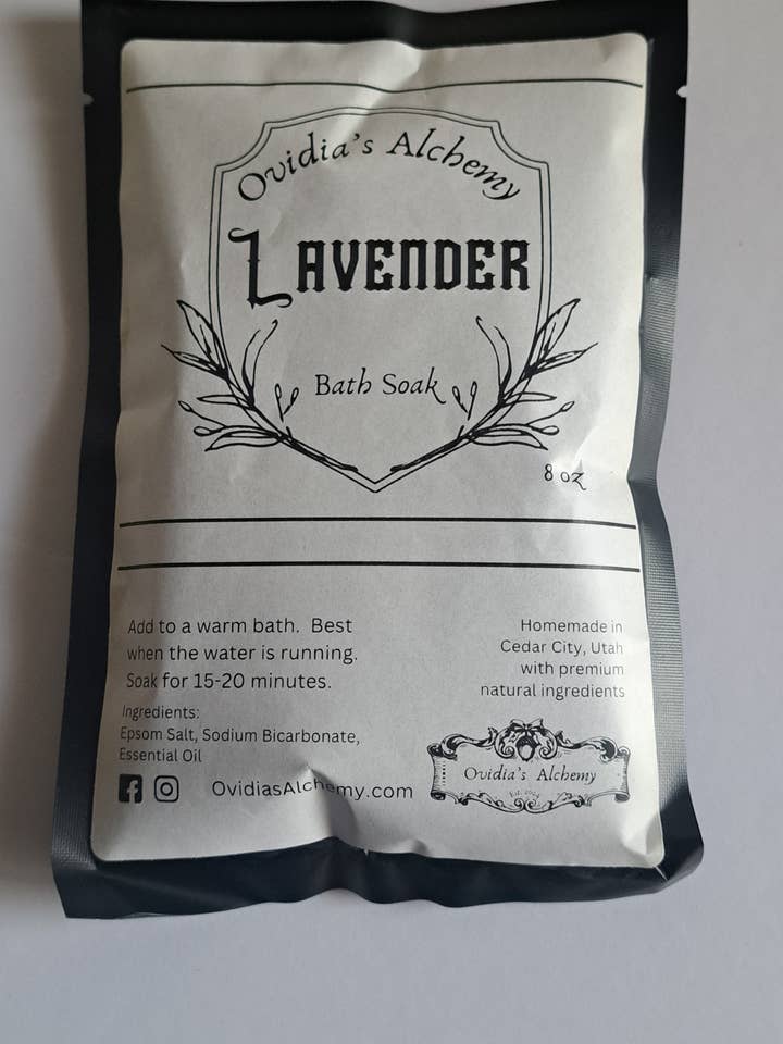 Lavendelbadblötläggning 8oz för wholesale av Ovidia's Alchemy