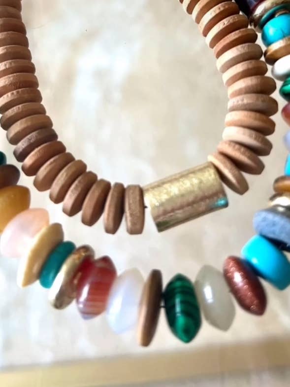 Collana in legno con mix di pietre preziose per la vendita all'ingrosso da parte di Grace Designs