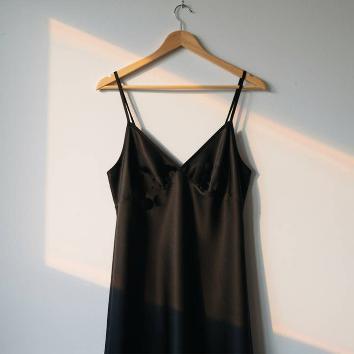 The Blissful – Engroshandel Natkjole - Dame – Luksus Nattøj Satin Nattøj Silkekjole Kvinder Nattøj Mode Nattøj Brudepige Natkjole Silkeagtig sexet natkjole Sexede brudegaver3