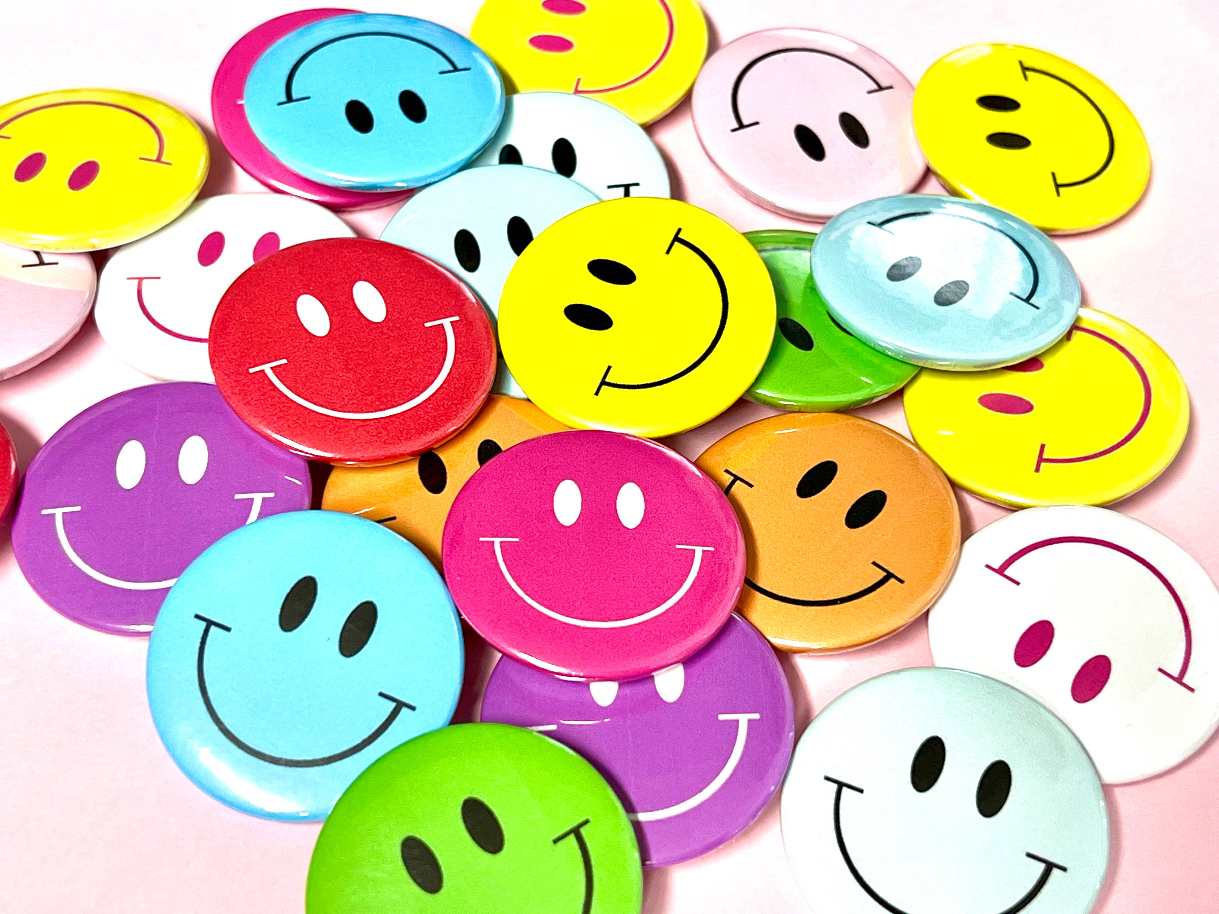 Bite Your Granny - Vendita all'ingrosso Spilla da bavero - Confezione da 25 spille Happy Face assortite2