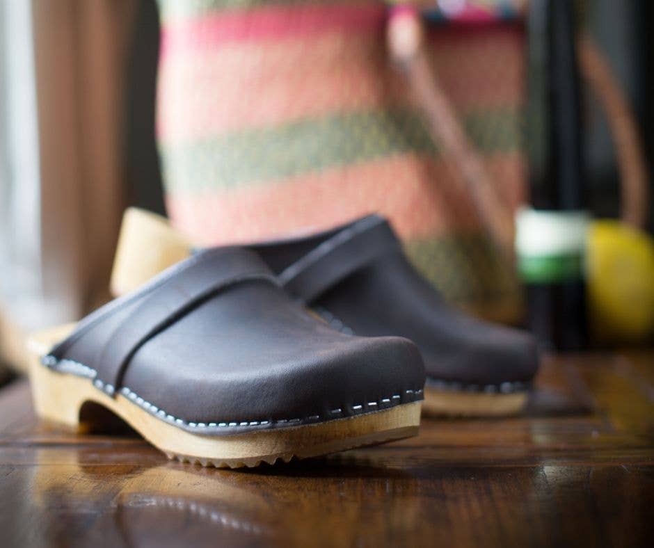 Love of Clogs – Großhandel Clogs – Damen – Greta Clogs | Schwedisches Clog-Design | Mattes Braun3