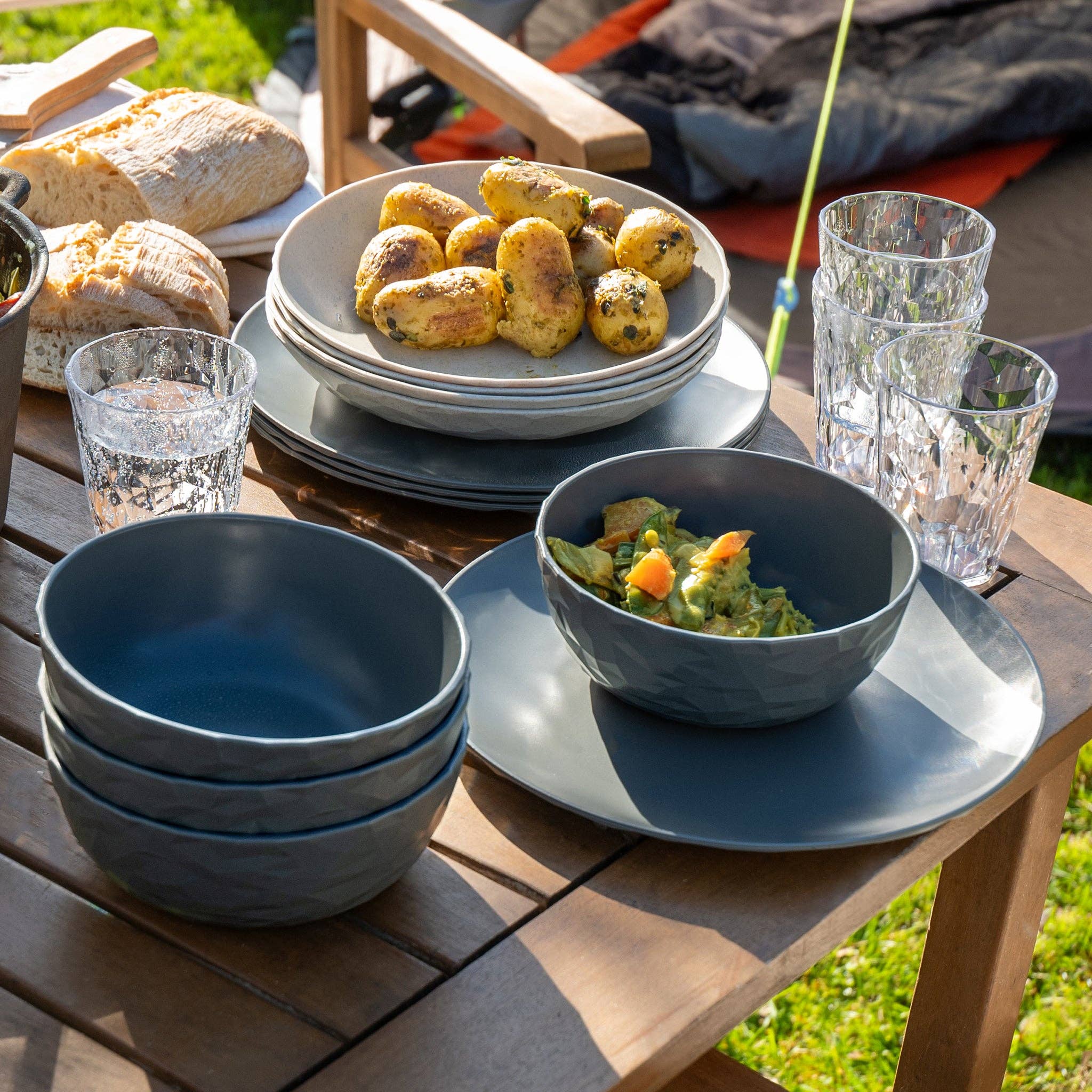 multicolor 16-piece dinnerware set CLUB SET GÖTEBORG for wholesale on Faire2