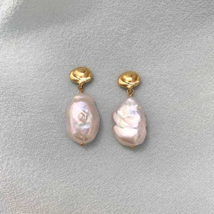 Goldeluxe Jewelry – wholesale Hängande örhängen – Cloud örhängen med barockpärla
