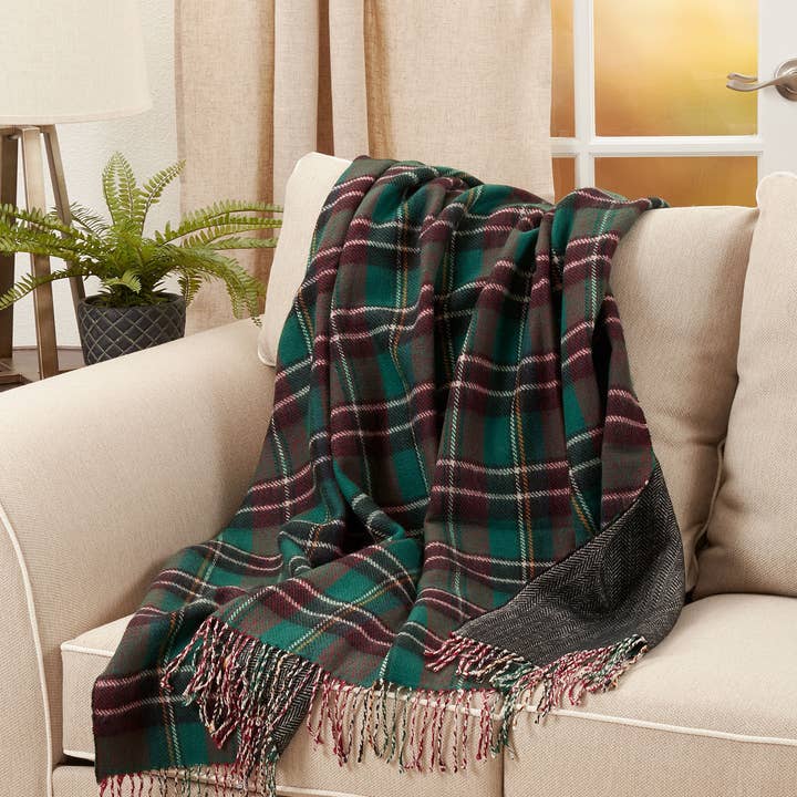 Fennco Styles – wholesale Prydnadsfilt – Klassisk grön pläd vändbar kasta filt med fransar