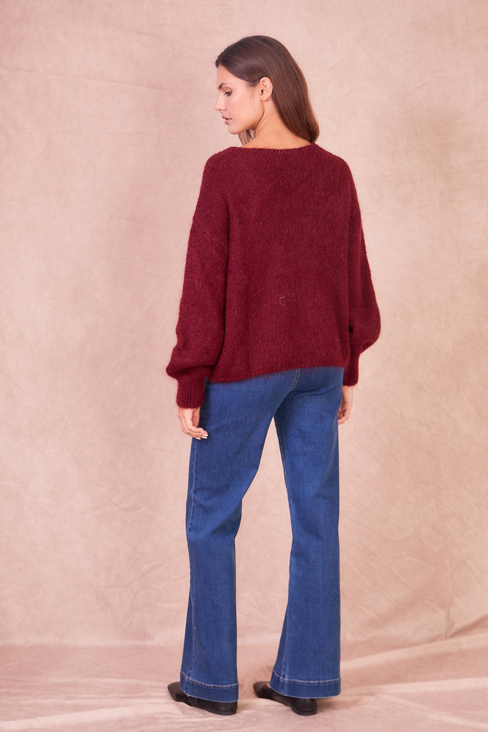 Calie Paris – wholesale Knitted jumper – Women′s – Oversized V-Neck Sweater8