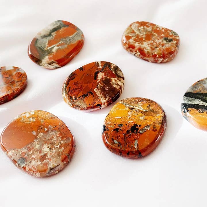 Red Jasper Palm Stone for wholesale by CRISTALLI E STELLE