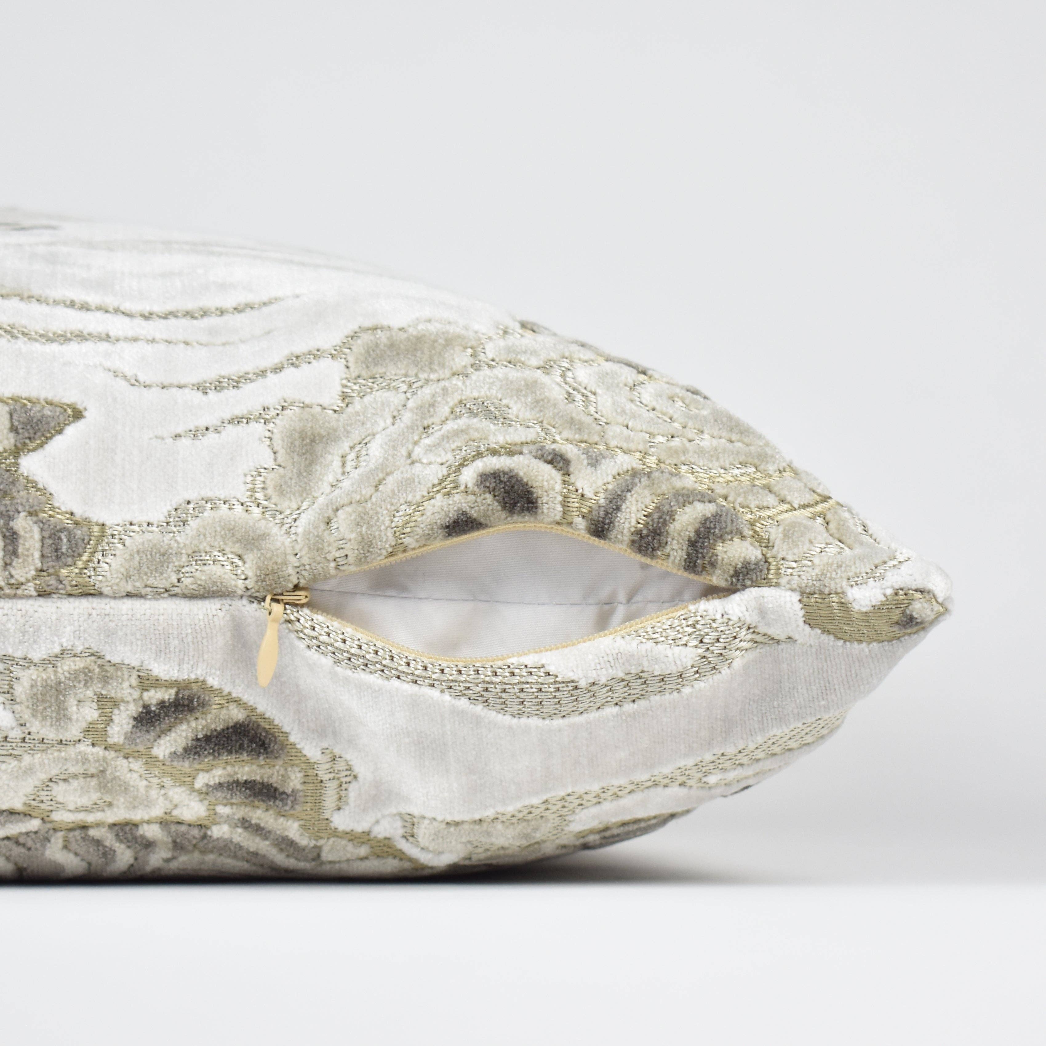 The Pillow Collection Inc. - Wholesale Throw/Decorative Pillow - Albany Throw Pillow3