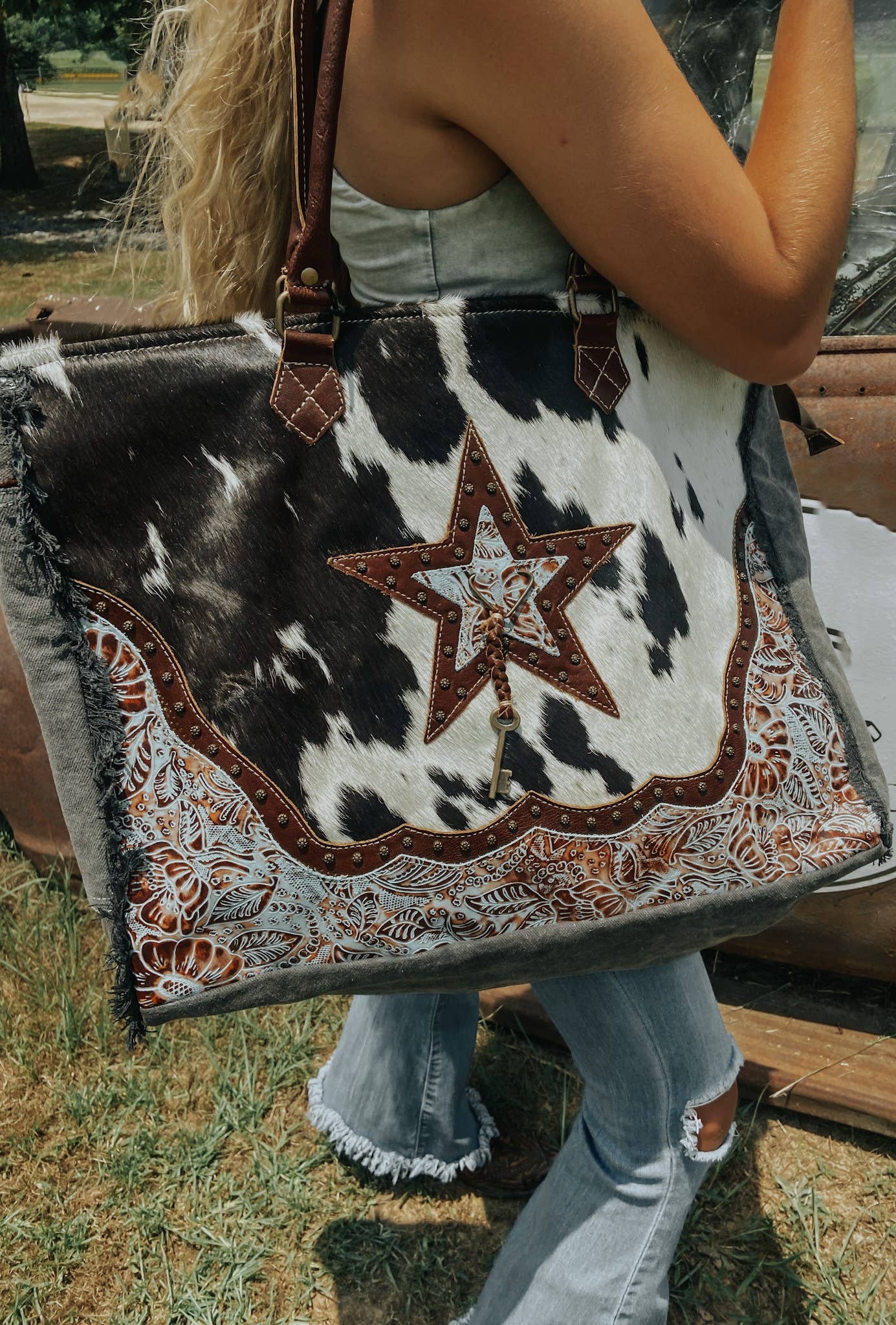 Texas Western Cowhide Bags and More - Wholesale Duffel- en weekendtas - Dames - Star Western weekendtas van koeienhuid voor reizen en overnachtingen1
