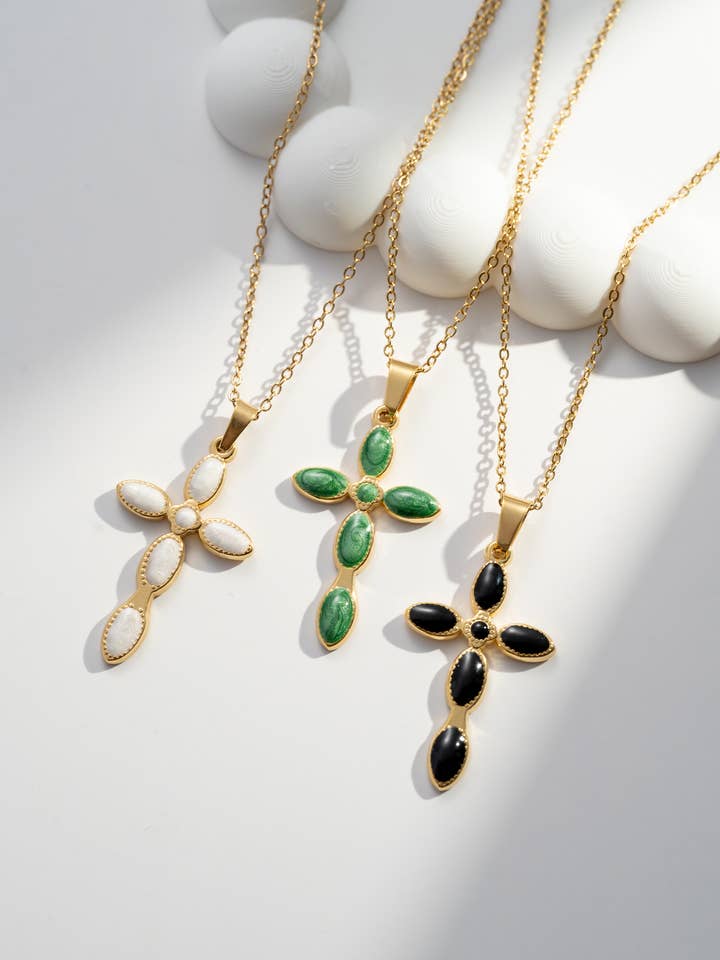 Collier acier inoxydable pendentif croix pierre élégante pour la vente par COSMOS