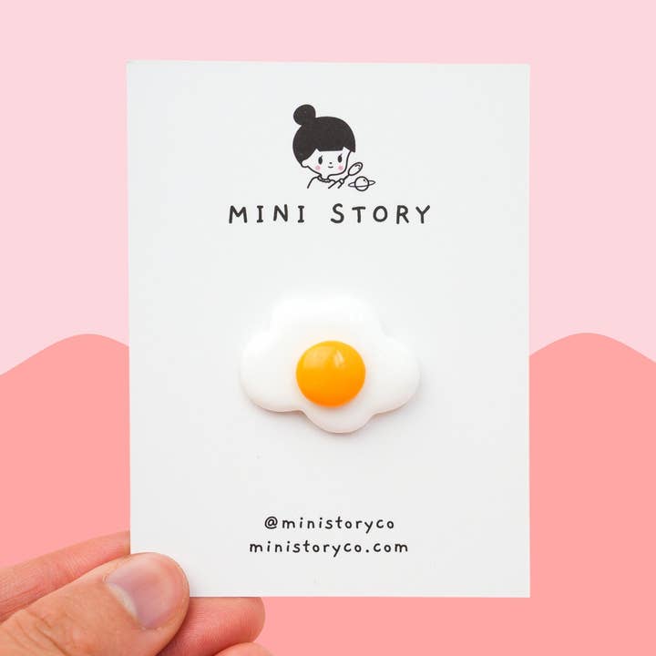 Broche de huevo frito | Pin de huevo con doble yema | Pin de desayuno en miniatura para venta al por mayor de Mini Story Co