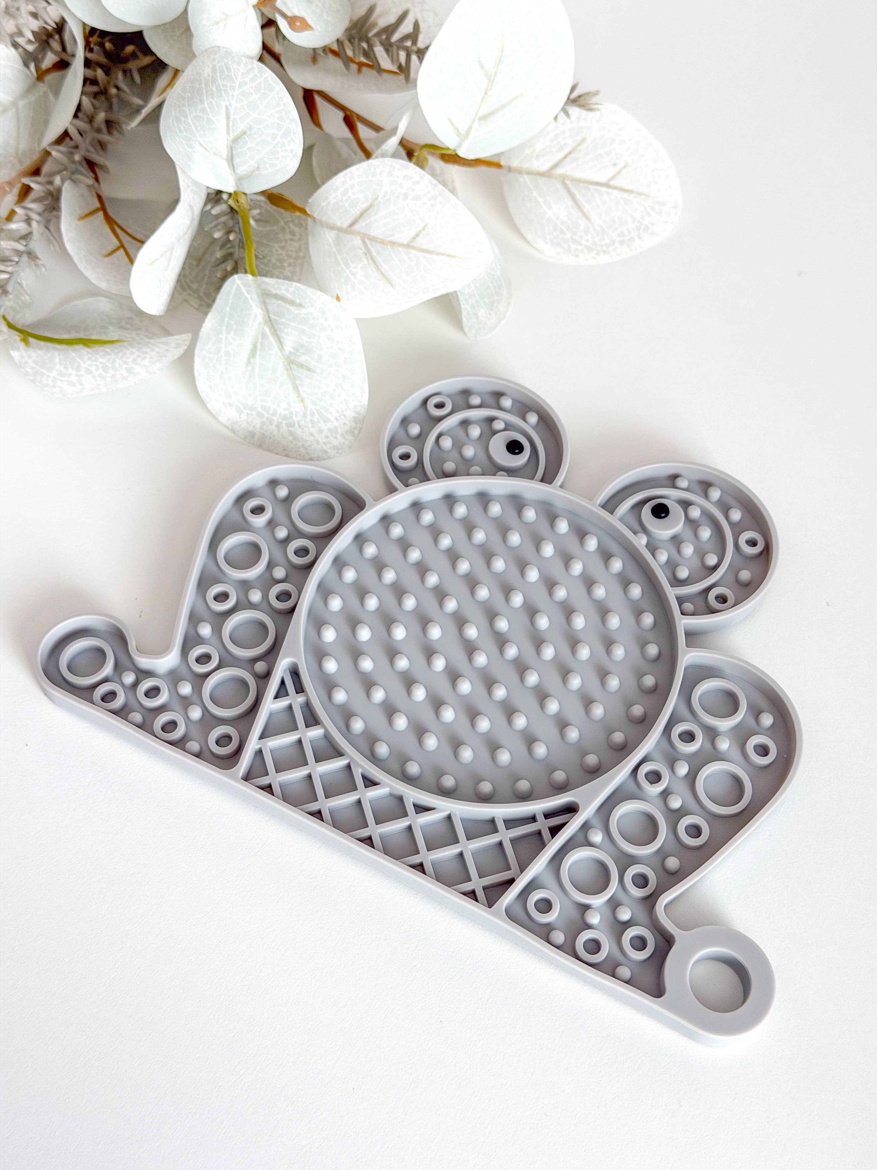 Doggotique - Wholesale Pet Food Mat - Dog - Frog licking mat, feeding mat for small dogs and cats1