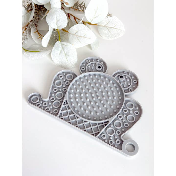 Doggotique - Wholesale Pet Food Mat - Dog - Frog licking mat, feeding mat for small dogs and cats1