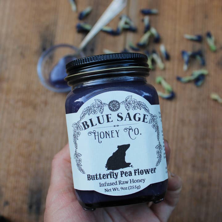 Blue Sage Honey Co. – Großhandel Honig – Roher Honig mit Schmetterlingserbsenblüten, blaue Schmetterlingserbse
