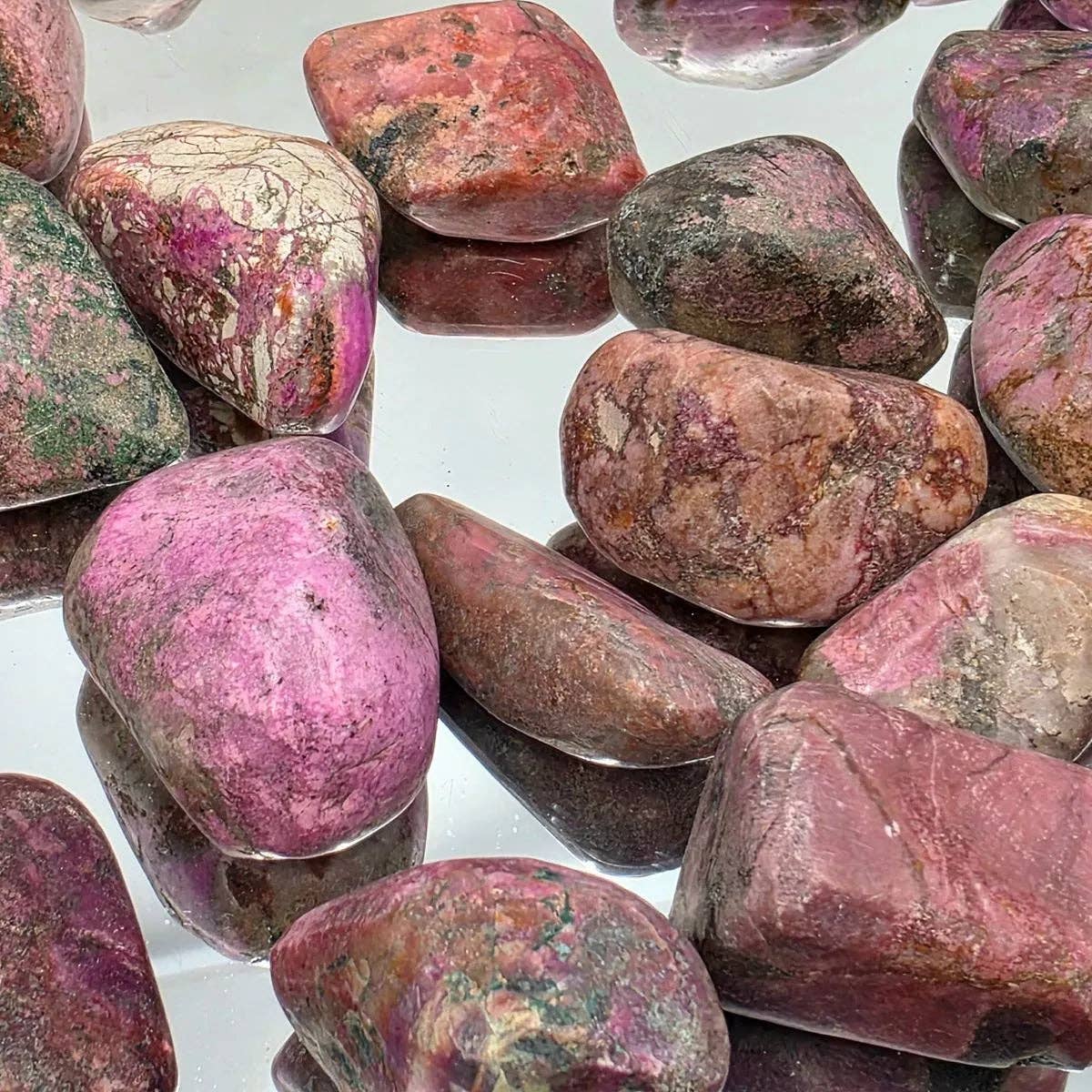 Distinction Crystals - Vente Pierre et cristal de spiritualité - Pierres roulées en calcite cobalt rose 140-150 g par lot1