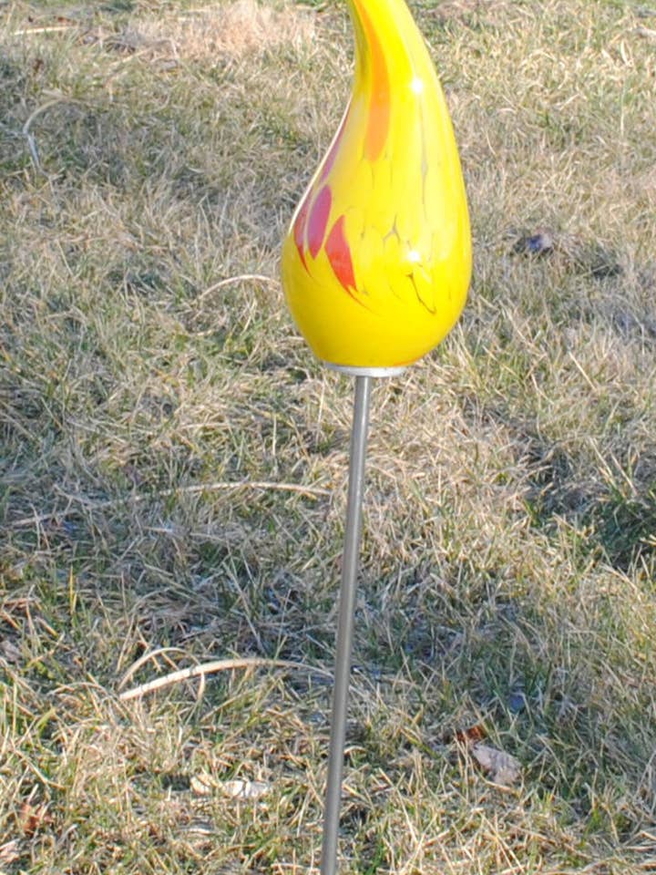 Kleine Bogengartenskulptur - Gelb für den Großhandel von WGK Glass Art Inc