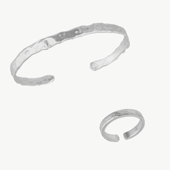 Set di bracciale sottile con texture naturale e anello martellato con texture in argento per la vendita all'ingrosso da parte di Mejoma