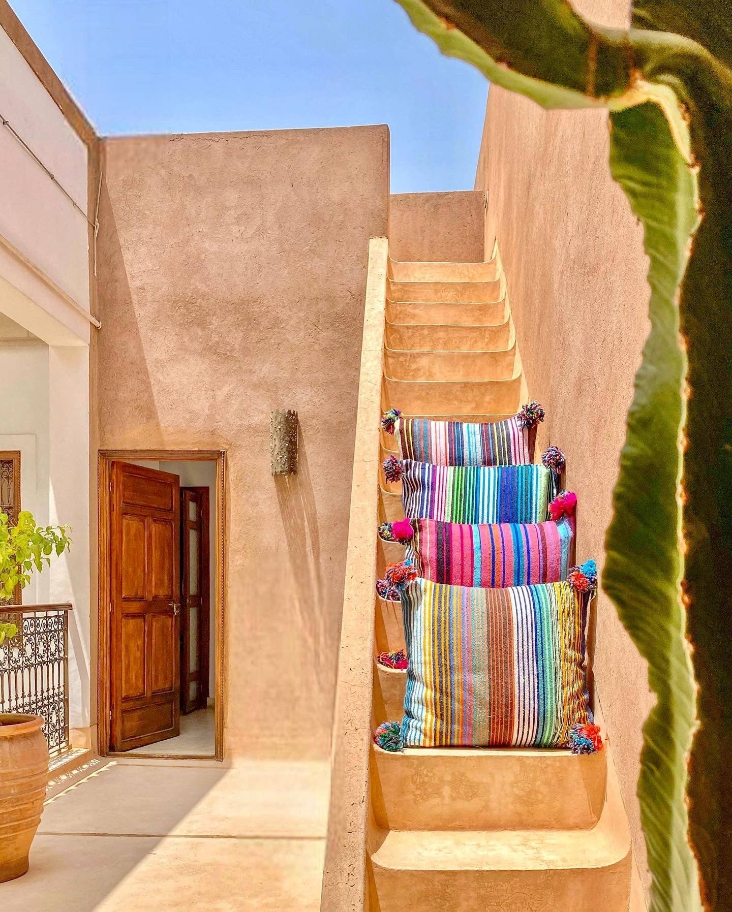 SOUK in the CITY - Vendita all'ingrosso Cuscini decorativi - Cuscini MOUIRA a righe e con pompon - 50 x 50 cm e 60 x 45 cm6