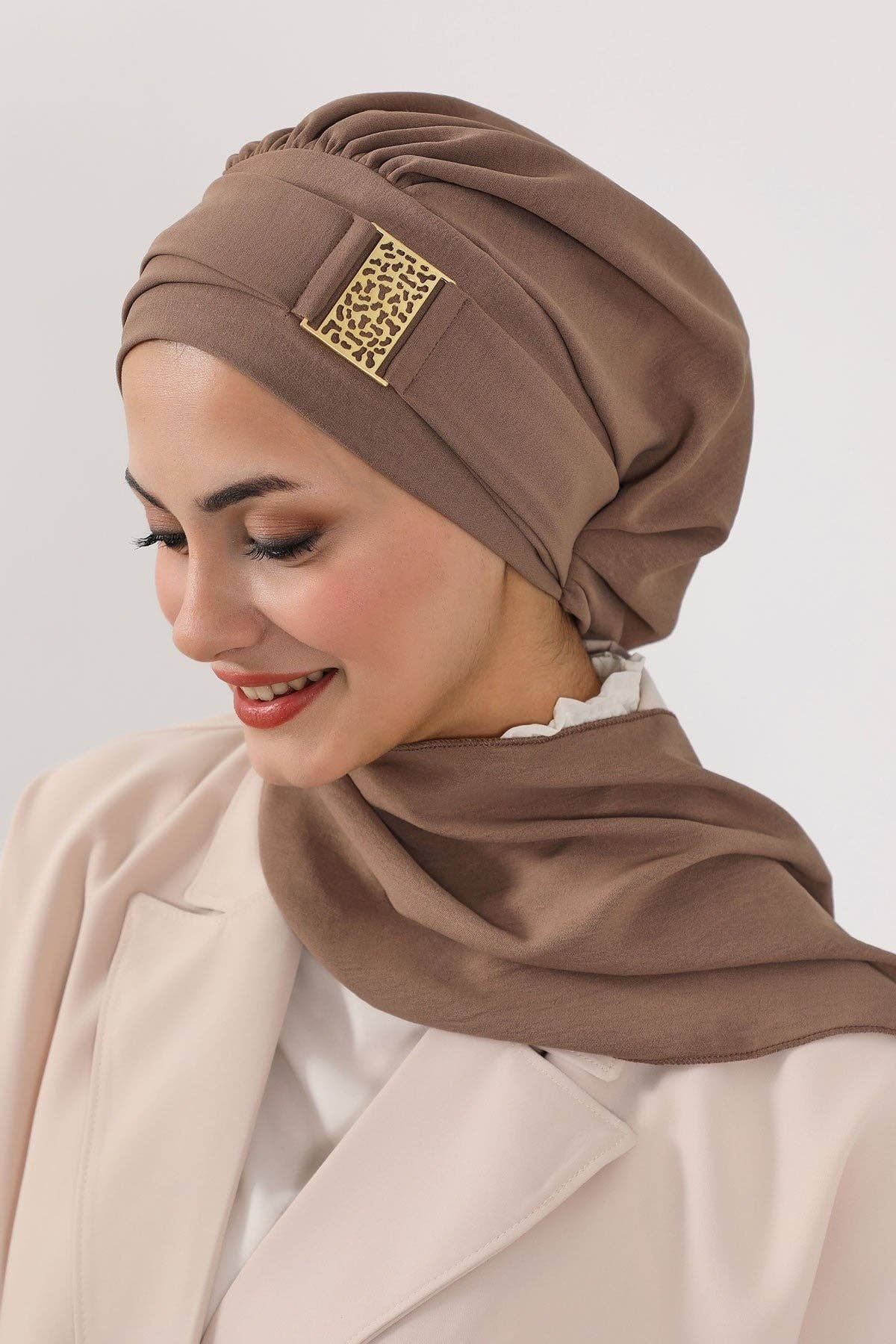 Aisha's Design – wholesale Hijab – Women’s – Modest Fashion Instant Aerobin Turban with Leopard Pattern Accessory, Pre-Tied Aerobin Hijab with Chic Metal Accessory,HT-11A55