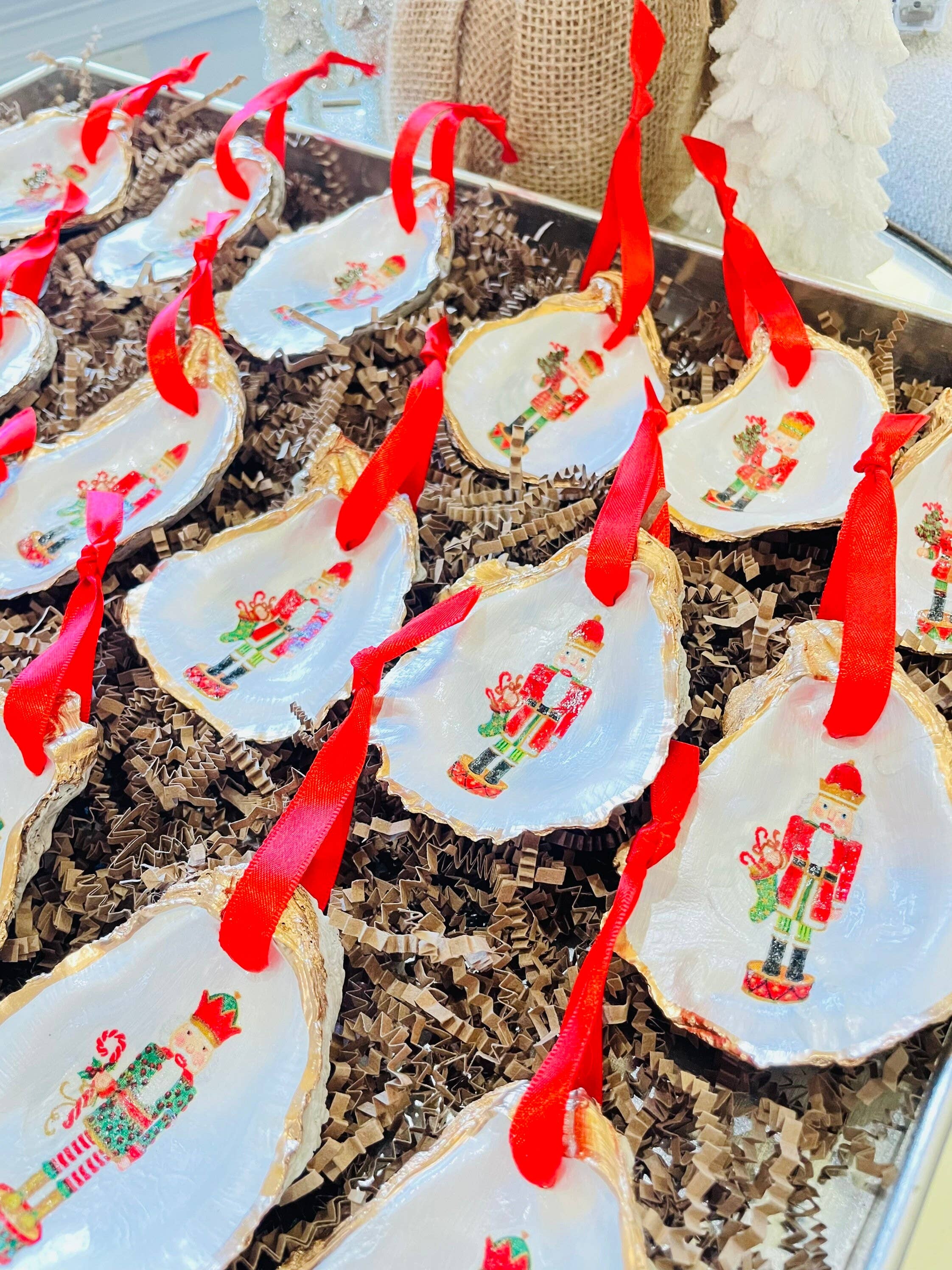 Shells by Shea – wholesale Prydnad – Ostronskalprydnad, Nötknäpparostronprydnad3