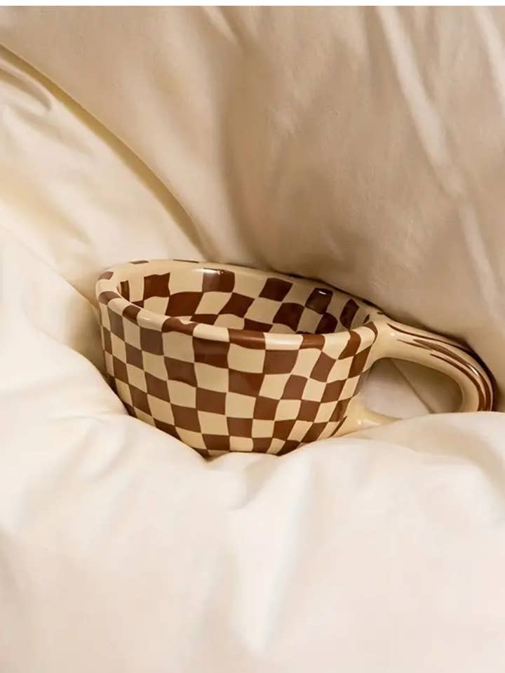 Mug à carreaux pour la vente par Kinfolk Studio