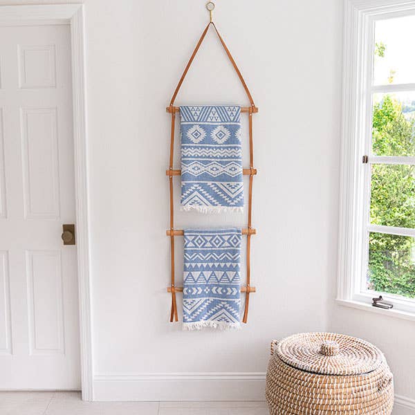Sandstone & Sage - Wholesale Wall Hook - Hanging Blanket Ladder With Leather Straps1