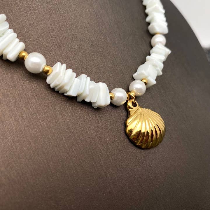 Mio Queena - Wholesale Halskettinghanger - 18K vergulde ketting met schelphanger - Zomerse sieraden van Mio Queena1