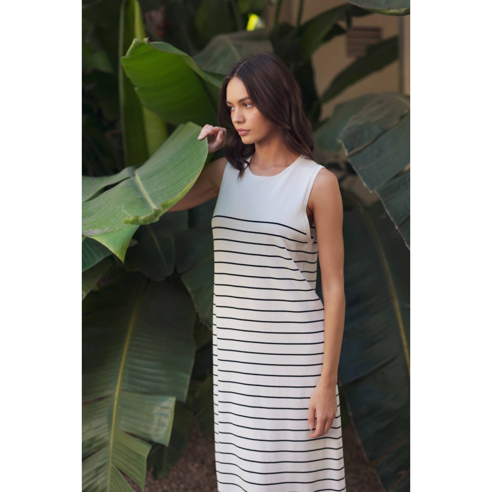 FUN2FUN - Vendita all'ingrosso Vestito - Donna - Abito midi senza maniche a righe con scollo rotondo.11