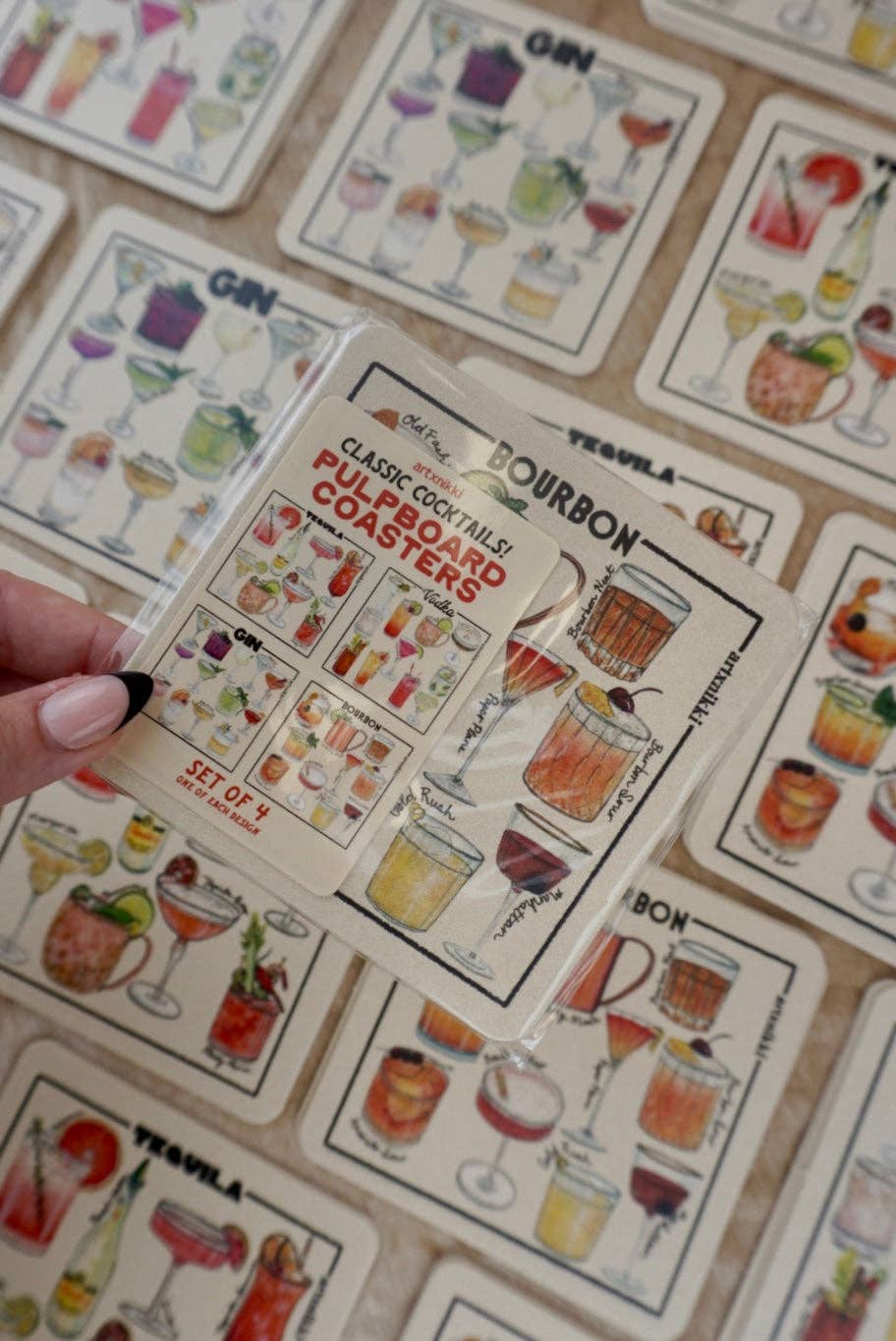 artxnikki - Venta al por mayor Posavasos - Juego de 4 posavasos clásicos para cócteles (bourbon, ginebra, vodka, tequila)1