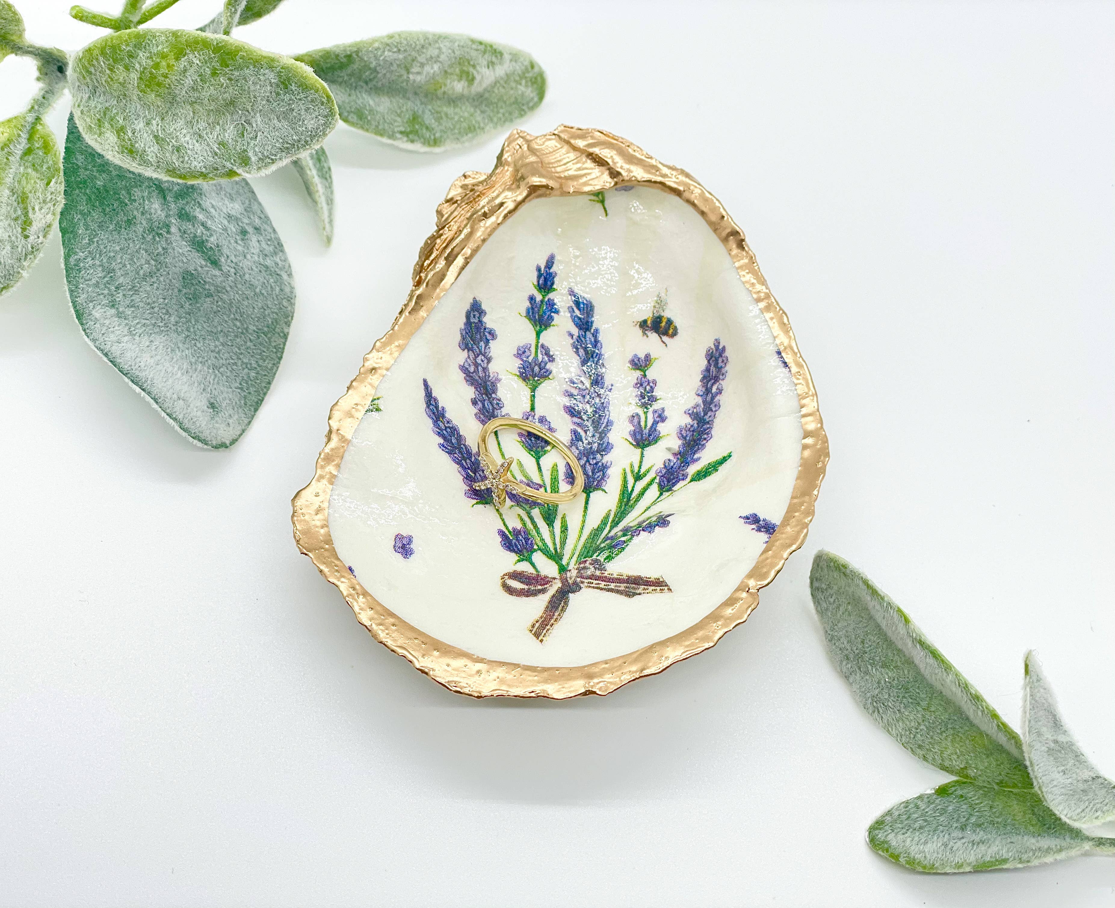 Alison Brooke Designs – Engroshandel Smykkeskål – Lavendelbuket i Håndlavet Østersskål til Smykker1